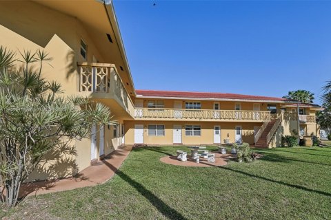 Condominio en venta en Deerfield Beach, Florida, 1 dormitorio, 69.68 m2 № 2012648 - foto 3