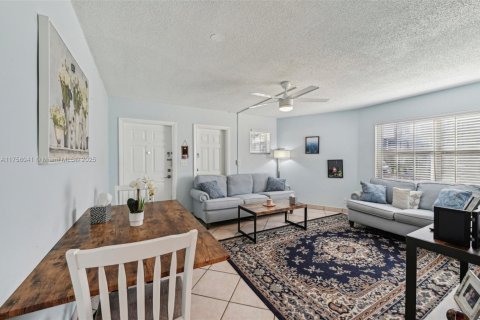 Condominio en venta en Deerfield Beach, Florida, 1 dormitorio, 69.68 m2 № 2012648 - foto 9
