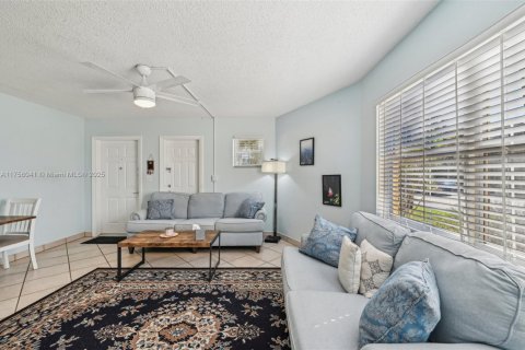 Condominio en venta en Deerfield Beach, Florida, 1 dormitorio, 69.68 m2 № 2012648 - foto 5