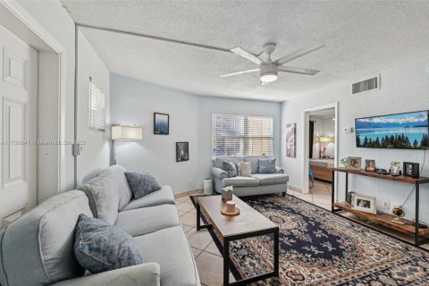 Condominio en venta en Deerfield Beach, Florida, 1 dormitorio, 69.68 m2 № 2012648 - foto 7