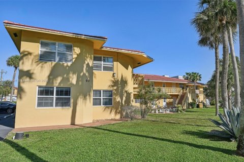 Condominio en venta en Deerfield Beach, Florida, 1 dormitorio, 69.68 m2 № 2012648 - foto 20