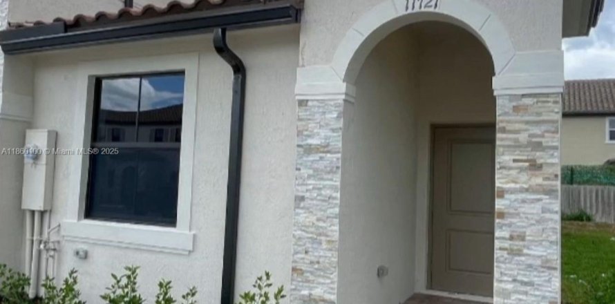 Townhouse in Homestead, Florida 3 bedrooms, 123.37 sq.m. № 1886567