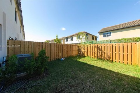 Townhouse in Homestead, Florida 3 bedrooms, 123.37 sq.m. № 1886567 - photo 13