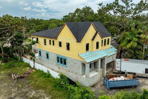House in Tampa, Florida 5 bedrooms, 471.2 sq.m. № 1918349 - photo 1