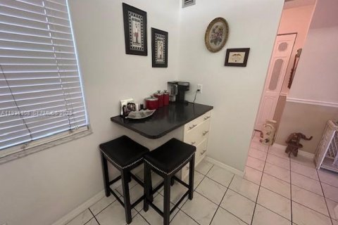 Купить кондоминиум в Дания-Бич, Флорида 2 спальни, 106.28м2, № 1989058 - фото 3