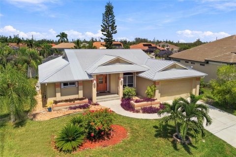 Casa en Punta Gorda, Florida 3 dormitorios, 190.17 m2 № 2370909