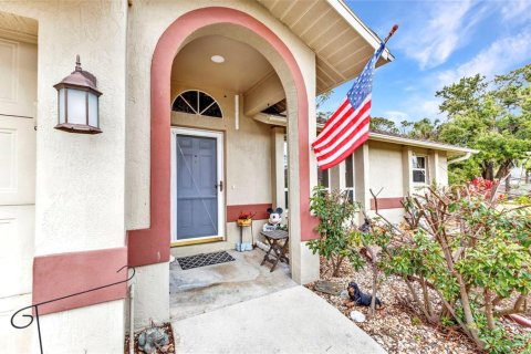 House in Englewood, Florida 4 bedrooms, 139.91 sq.m. № 1740524 - photo 2