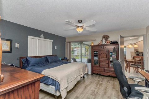 House in Englewood, Florida 4 bedrooms, 139.91 sq.m. № 1740524 - photo 18