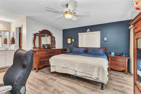 House in Englewood, Florida 4 bedrooms, 139.91 sq.m. № 1740524 - photo 19