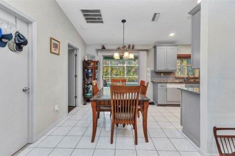 House in Englewood, Florida 4 bedrooms, 139.91 sq.m. № 1740524 - photo 6