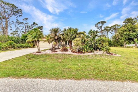 House in Englewood, Florida 4 bedrooms, 139.91 sq.m. № 1740524 - photo 26