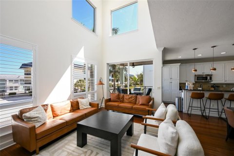 House in Bradenton Beach, Florida 4 bedrooms, 248.79 sq.m. № 2121660 - photo 7