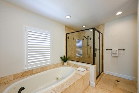 House in Bradenton Beach, Florida 4 bedrooms, 248.79 sq.m. № 2121660 - photo 25