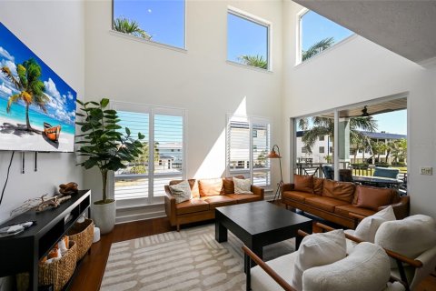 House in Bradenton Beach, Florida 4 bedrooms, 248.79 sq.m. № 2121660 - photo 6