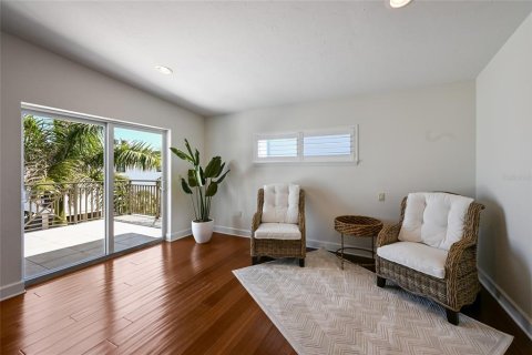 House in Bradenton Beach, Florida 4 bedrooms, 248.79 sq.m. № 2121660 - photo 21