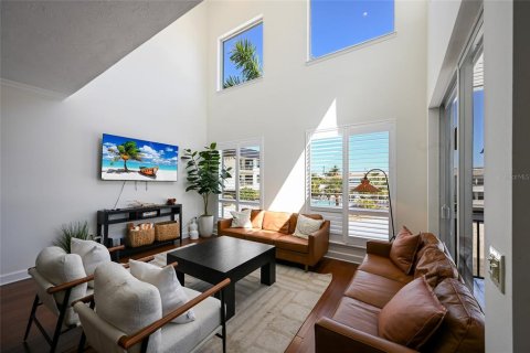 House in Bradenton Beach, Florida 4 bedrooms, 248.79 sq.m. № 2121660 - photo 5