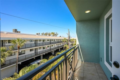 House in Bradenton Beach, Florida 4 bedrooms, 248.79 sq.m. № 2121660 - photo 30