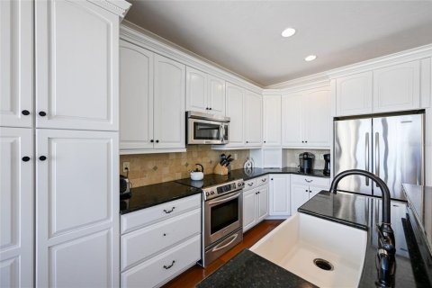 House in Bradenton Beach, Florida 4 bedrooms, 248.79 sq.m. № 2121660 - photo 12