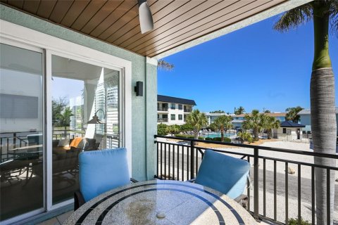 House in Bradenton Beach, Florida 4 bedrooms, 248.79 sq.m. № 2121660 - photo 13