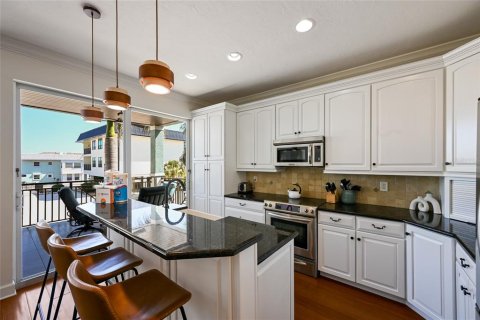 House in Bradenton Beach, Florida 4 bedrooms, 248.79 sq.m. № 2121660 - photo 11