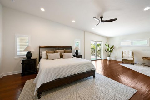 House in Bradenton Beach, Florida 4 bedrooms, 248.79 sq.m. № 2121660 - photo 19
