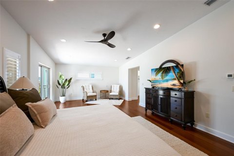 House in Bradenton Beach, Florida 4 bedrooms, 248.79 sq.m. № 2121660 - photo 20