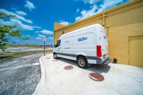 Commercial property in Miami, Florida № 2076840 - photo 28