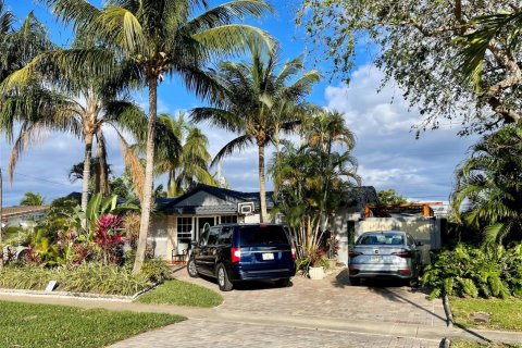 Casa en alquiler en Deerfield Beach, Florida, 5 dormitorios, 195.09 m2 № 1185206 - foto 1