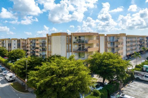 Condo à Hialeah, Floride, 1 chambre  № 2023929