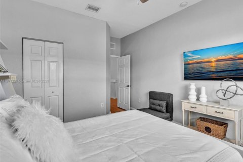 Adosado en venta en Miami, Florida, 3 dormitorios, 161 m2 № 1923922 - foto 23