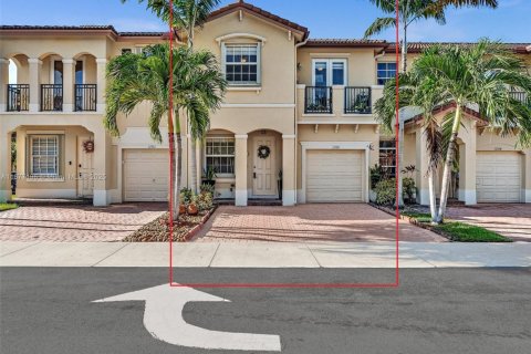 Adosado en venta en Miami, Florida, 3 dormitorios, 161 m2 № 1923922 - foto 1