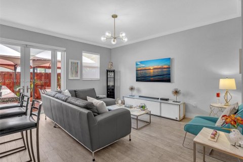 Adosado en venta en Miami, Florida, 3 dormitorios, 161 m2 № 1923922 - foto 10