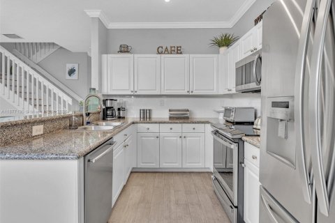 Adosado en venta en Miami, Florida, 3 dormitorios, 161 m2 № 1923922 - foto 15