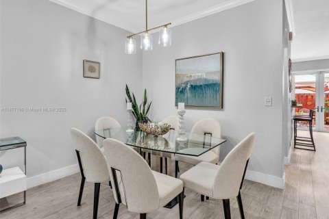 Adosado en venta en Miami, Florida, 3 dormitorios, 161 m2 № 1923922 - foto 6