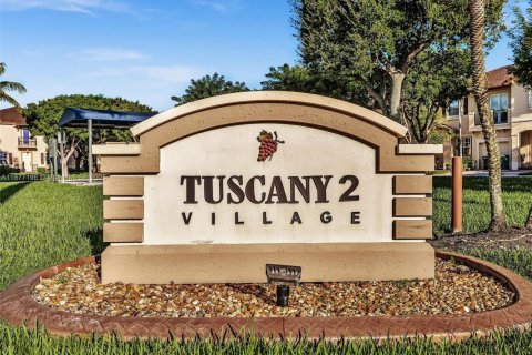 Adosado en venta en Miami, Florida, 3 dormitorios, 161 m2 № 1923922 - foto 2