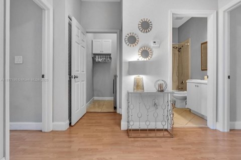 Adosado en venta en Miami, Florida, 3 dormitorios, 161 m2 № 1923922 - foto 27