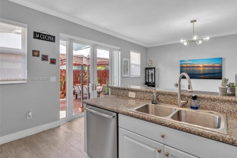 Adosado en venta en Miami, Florida, 3 dormitorios, 161 m2 № 1923922 - foto 16