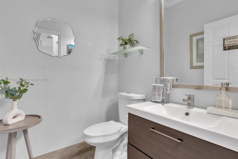 Adosado en venta en Miami, Florida, 3 dormitorios, 161 m2 № 1923922 - foto 8
