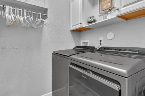 Adosado en venta en Miami, Florida, 3 dormitorios, 161 m2 № 1923922 - foto 28