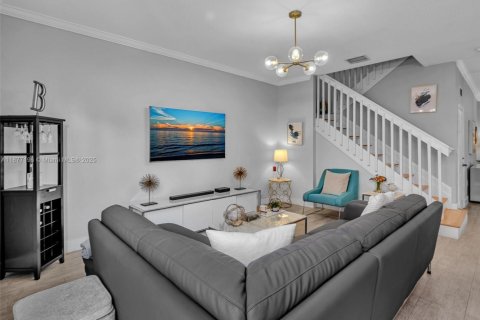 Adosado en venta en Miami, Florida, 3 dormitorios, 161 m2 № 1923922 - foto 13