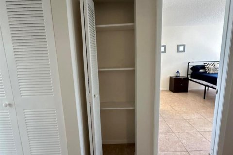 Купить кондоминиум в Маргит, Флорида 3 комнаты, 66.89м2, № 2083228 - фото 20