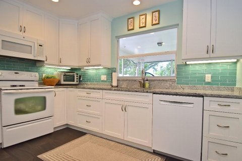 House in Sarasota, Florida 3 bedrooms, 108.79 sq.m. № 1840627 - photo 7
