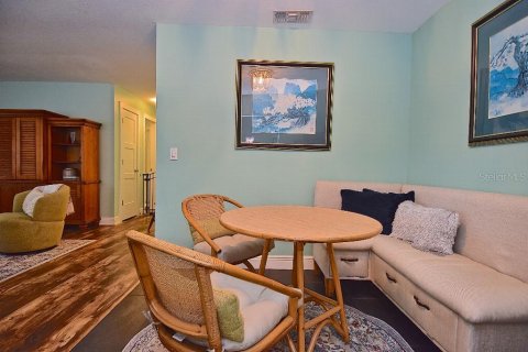 House in Sarasota, Florida 3 bedrooms, 108.79 sq.m. № 1840627 - photo 5