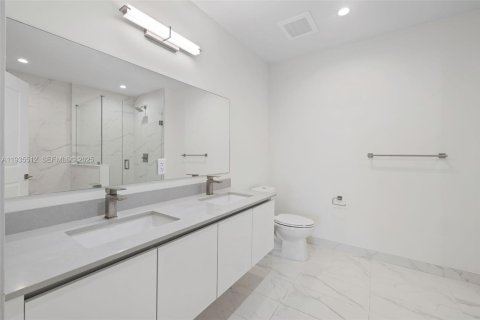 Copropriété à louer à Hallandale Beach, Floride: 2 chambres, 117.43 m2 № 1993584 - photo 22