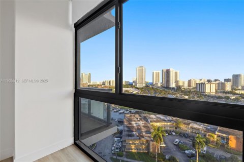 Copropriété à louer à Hallandale Beach, Floride: 2 chambres, 117.43 m2 № 1993584 - photo 17