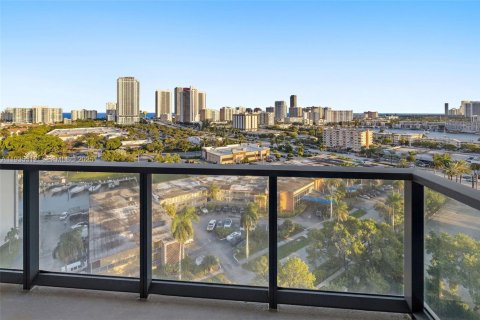 Copropriété à louer à Hallandale Beach, Floride: 2 chambres, 117.43 m2 № 1993584 - photo 12