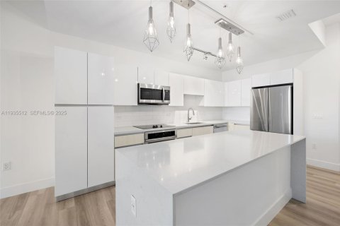 Copropriété à louer à Hallandale Beach, Floride: 2 chambres, 117.43 m2 № 1993584 - photo 2