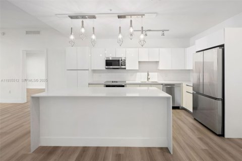 Copropriété à louer à Hallandale Beach, Floride: 2 chambres, 117.43 m2 № 1993584 - photo 4