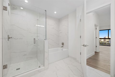 Copropriété à louer à Hallandale Beach, Floride: 2 chambres, 117.43 m2 № 1993584 - photo 24