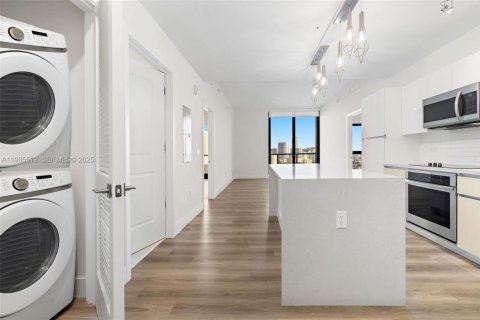 Copropriété à louer à Hallandale Beach, Floride: 2 chambres, 117.43 m2 № 1993584 - photo 7